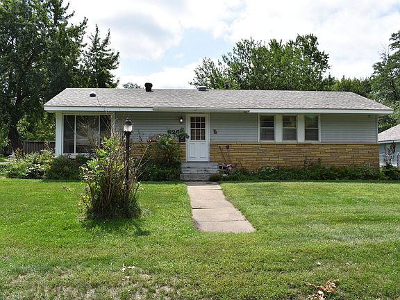 3rd image of 626 Bennett Dr NE
