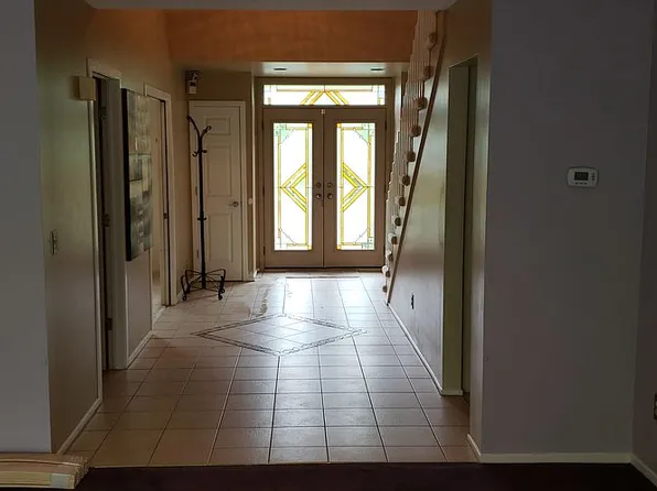 6153 Pickwood Dr, West Bloomfield, MI 48322