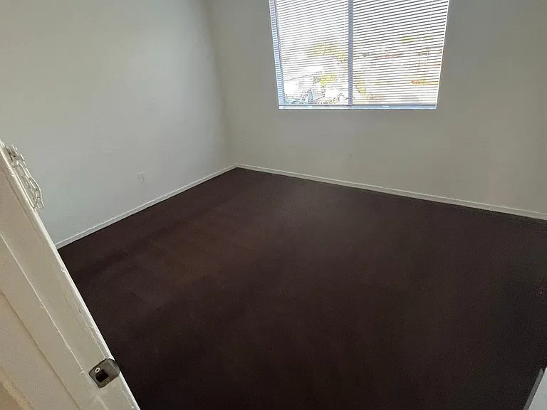2010-1 Larcus Ave — Photo 10