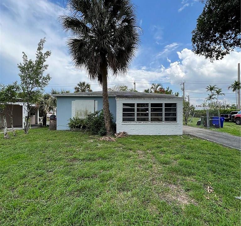 2nd image of 104 SE 23rd Street