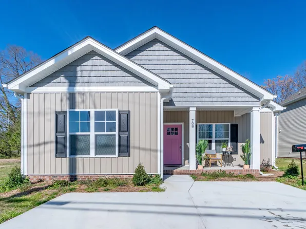 708 S Pollock St, Selma, NC 27576