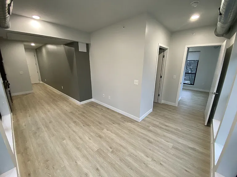 3325 E 52nd St #203 — Photo 6