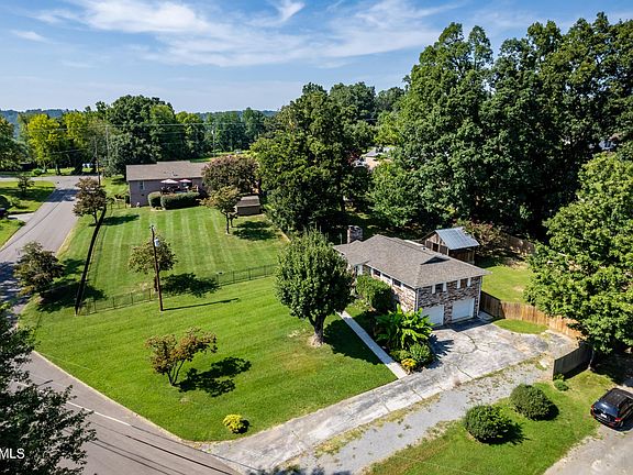 3rd image of 2332 Laurinda Rd