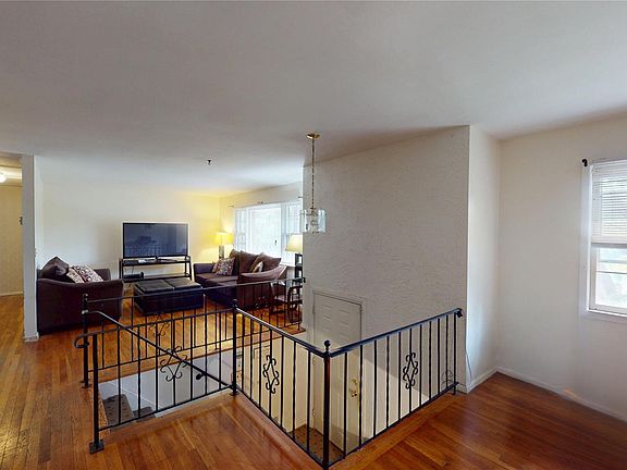 2nd image of 39 Van Terrace