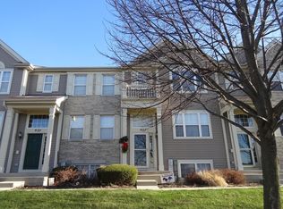 927 Emerald Dr, Hampshire, IL 60140