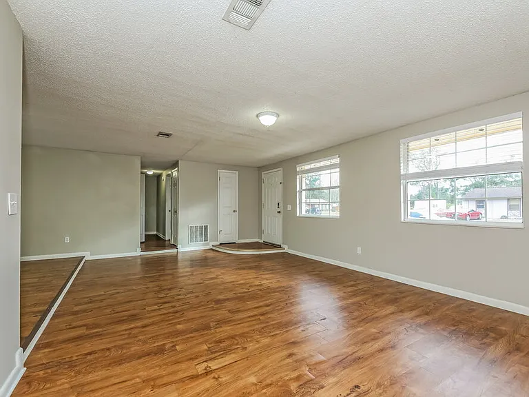2819 Kiowa Ave — Photo 5