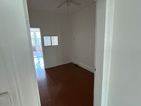 5th image of 1867 Starr St APT 2R
