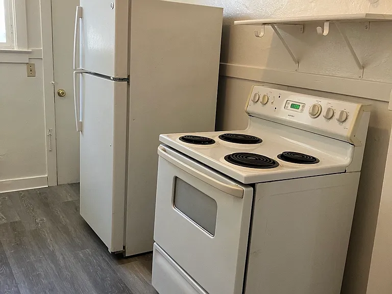 1112 Walnut St #8 — Photo 7