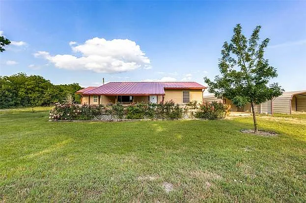 2528 Private Road 5101 — Photo 1