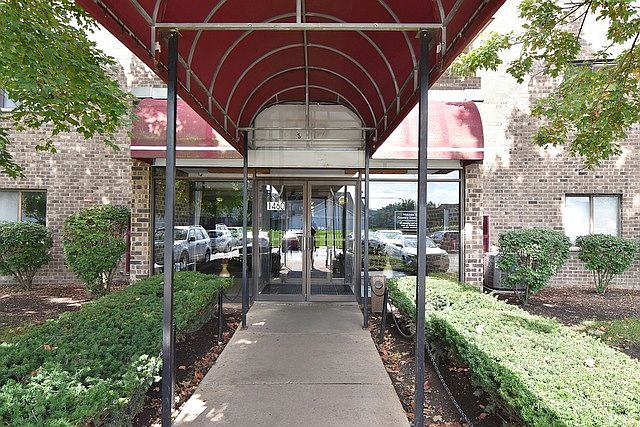 1st image of 1460 Fairlane Dr APT 324