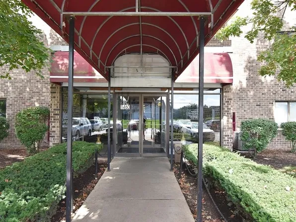 1460 Fairlane Dr, Schaumburg, IL