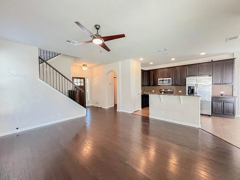 921 Heritage Springs Trl — Photo 5