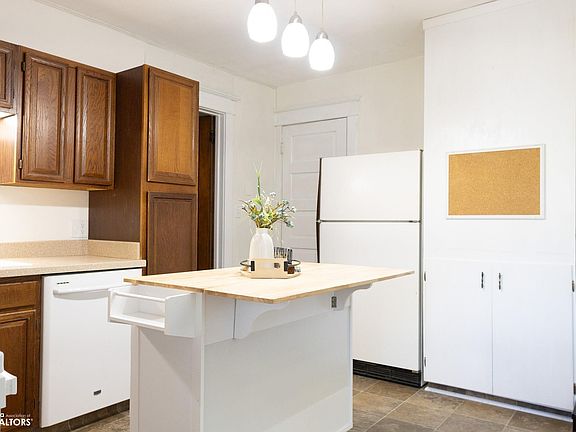 5th image of 923 1st St