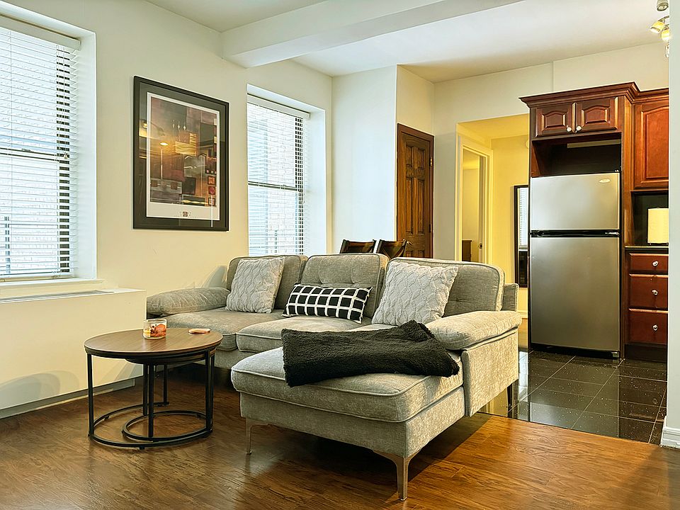 1st image of 150 W 51st St APT 1609