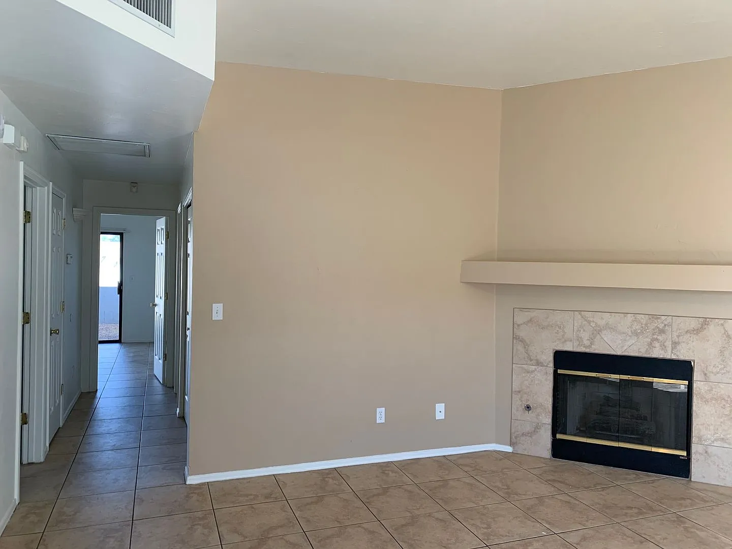 Single Story 2 Bedroom 2 Bath Townhome With Mountain Views — Photo 2