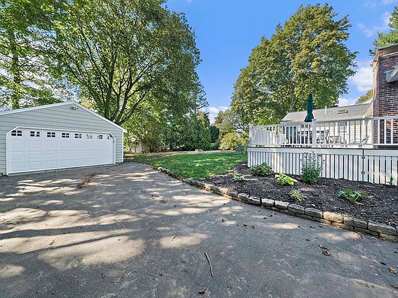 4th image of 10 Newhall Rd