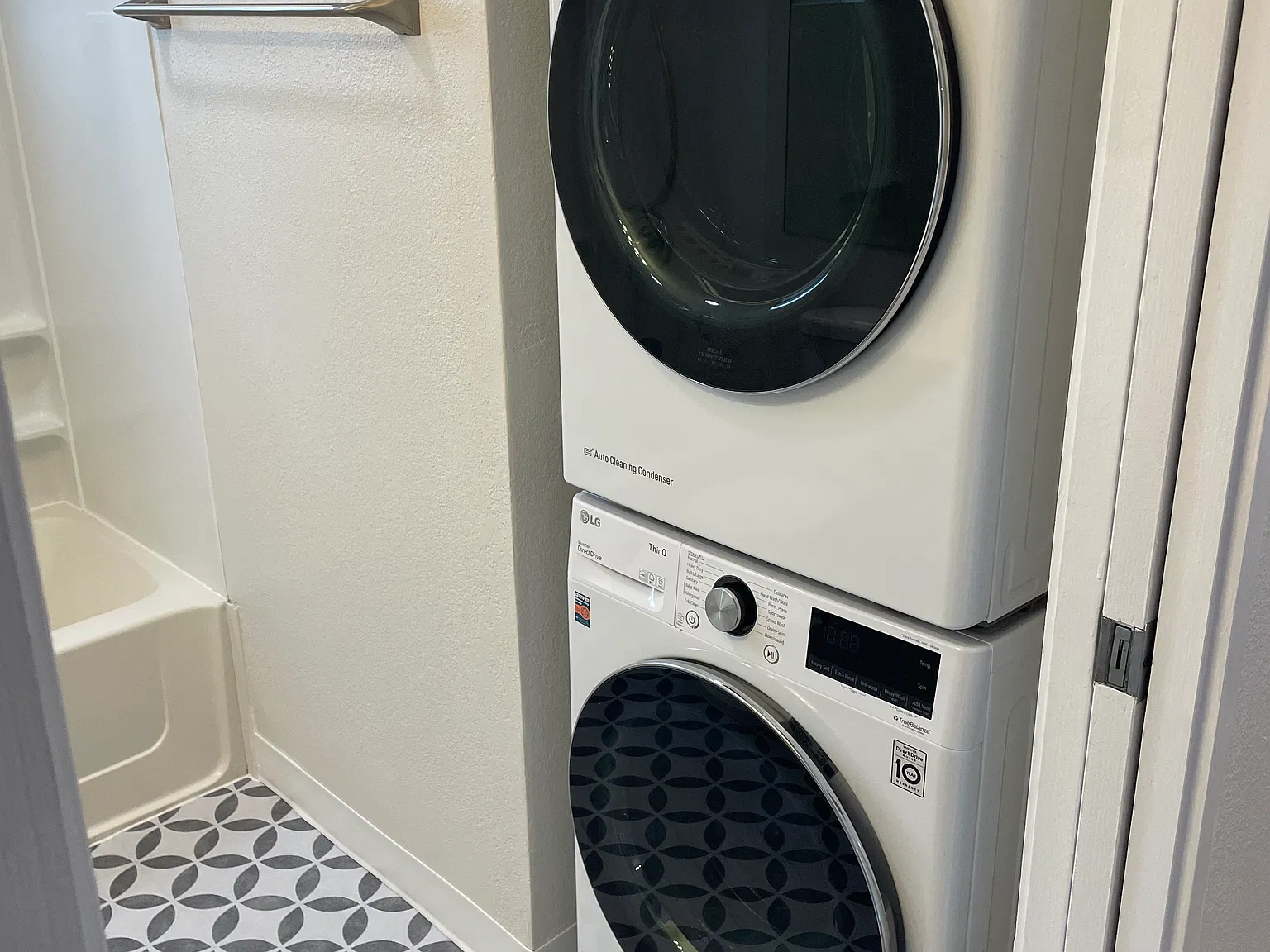 2 bed, 800 sqft, $3,500 — Photo 4
