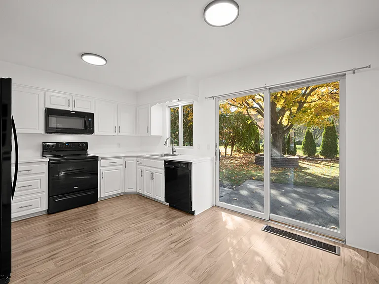 1332 W Glenlord Rd #1332 — Photo 5