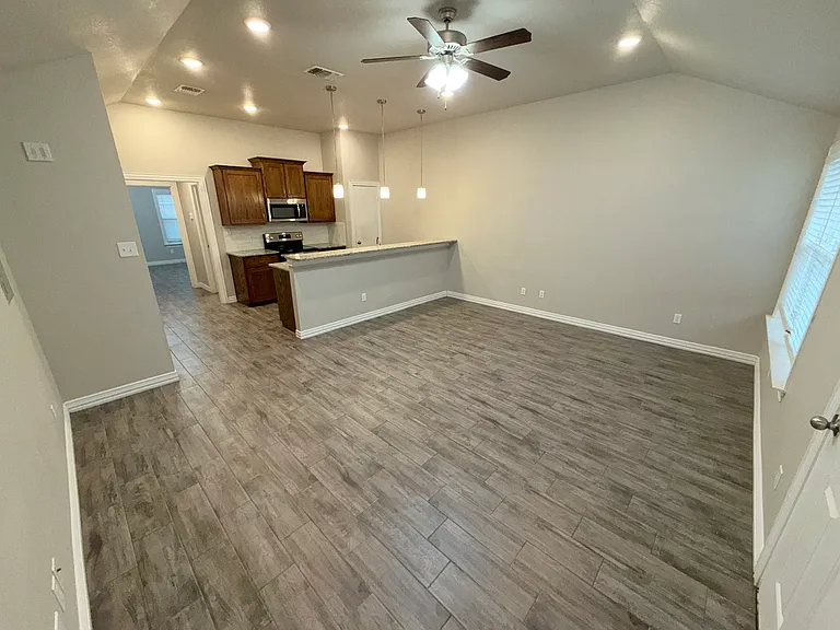 3345 Berkshire Dr — Photo 3