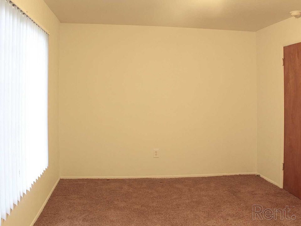 26111 Pinehurst St, photo 6