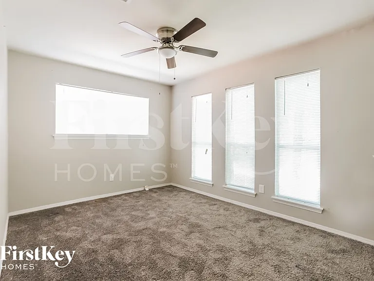 3303 Sycamore Springs Dr — Photo 14