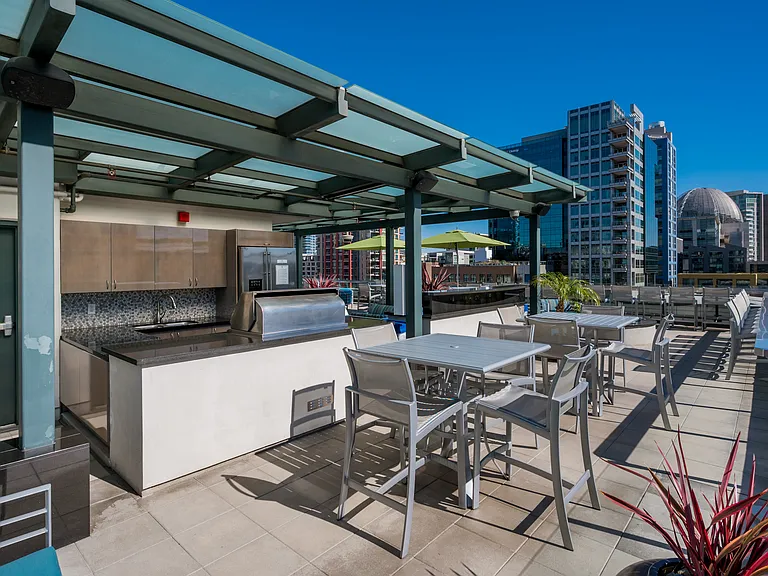 325 7th Ave #2303 — Photo 97