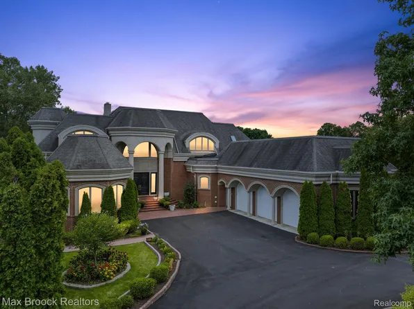 5061 Middlebelt Rd, West Bloomfield, MI 48323