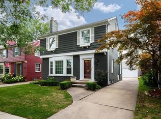 430 Lothrop Rd, Grosse Pointe Farms, MI 48236