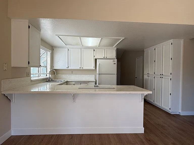 535 Bayview Park Dr — Photo 3