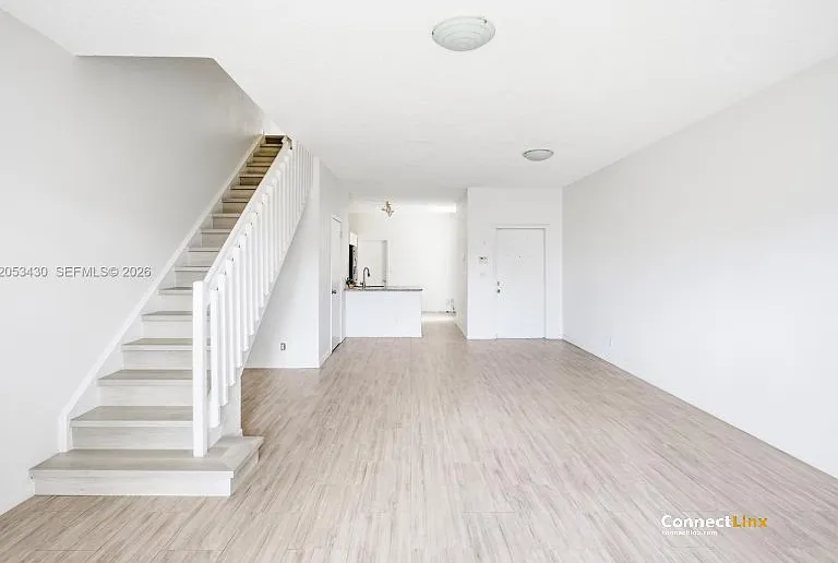 2066 Madeira Dr — Photo 2