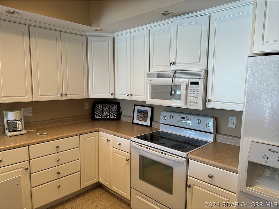 1st image of 895 Summer Place Dr #1B