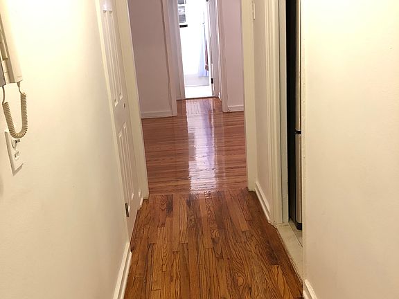 3rd image of 3047 Hobart St APT 4O