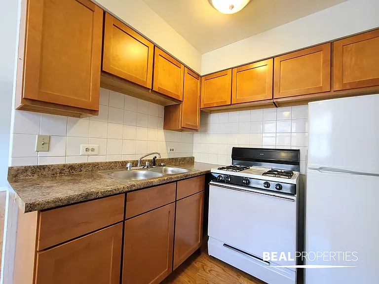 510 West Briar Place — Photo 12