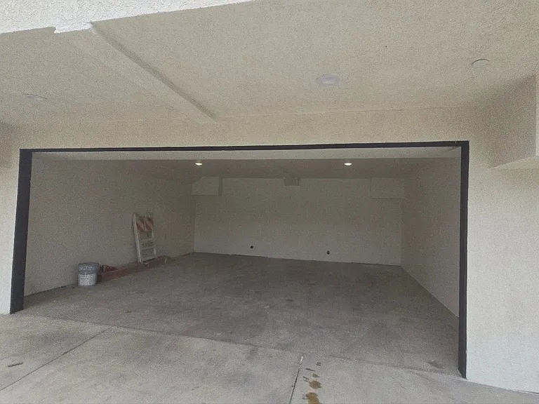 33(835E) — Photo 8
