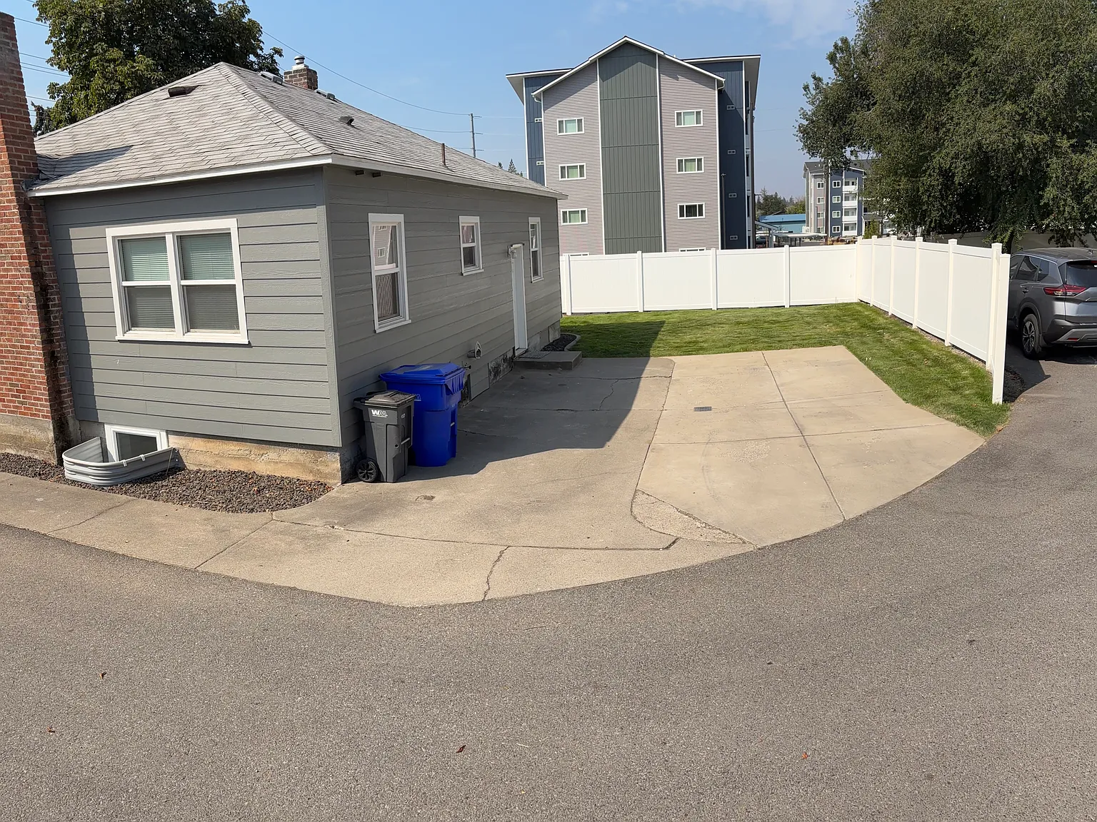 3 bed, 2000 sqft, $1,600 — Photo 2