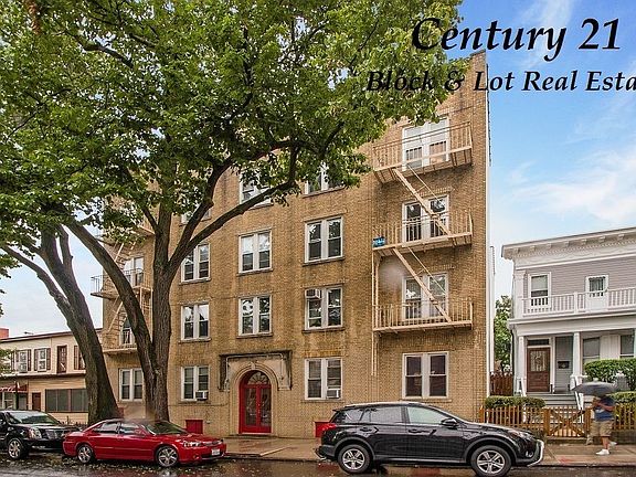 3rd image of 728 41st St APT 1D