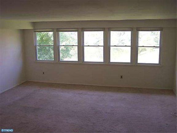 4th image of 313 Astor Ct