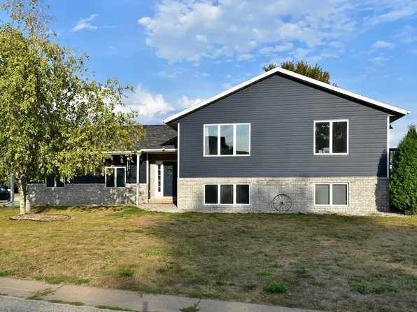 215 Benson Dr, Lewiston, MN 55952