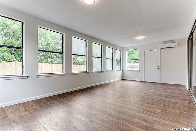 8214 Banbury Dr — Photo 18