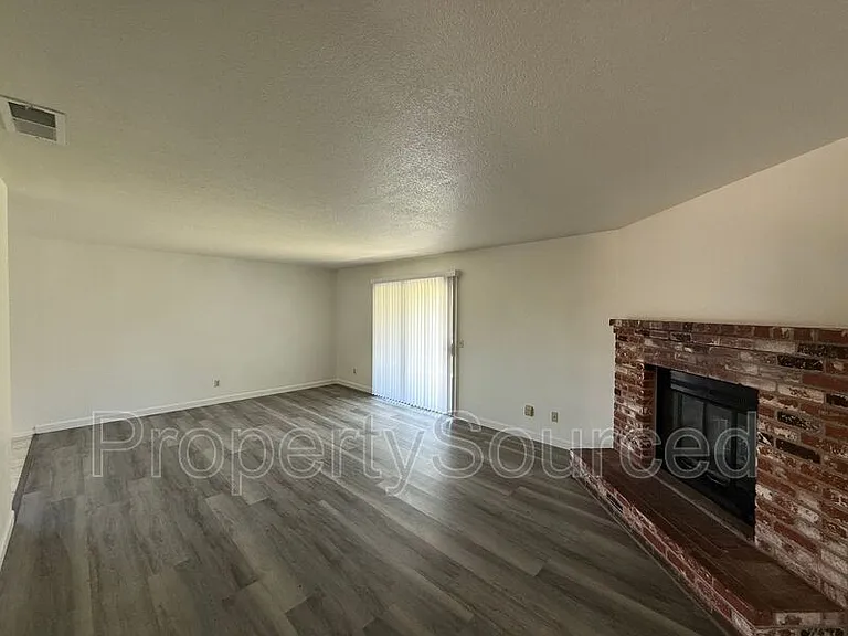1462 Snyder St — Photo 7