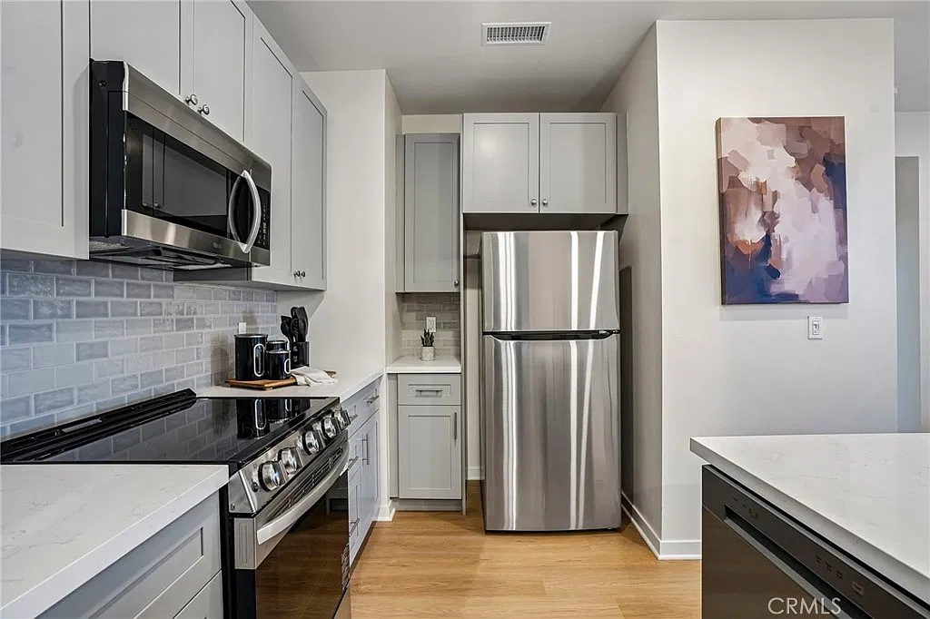 2 bed, 1070 sqft, $2,900 — Photo 1