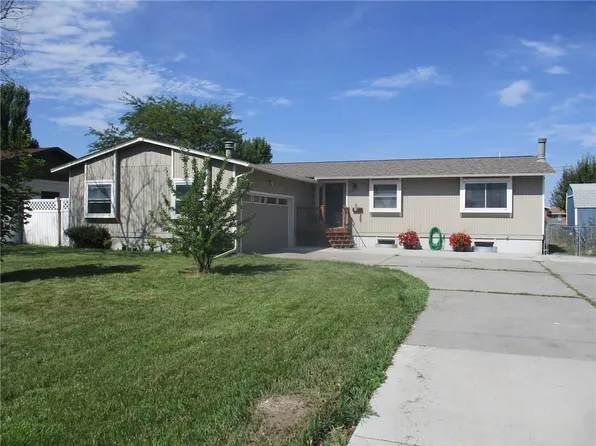916 N Crow Ave, Hardin, MT 59034