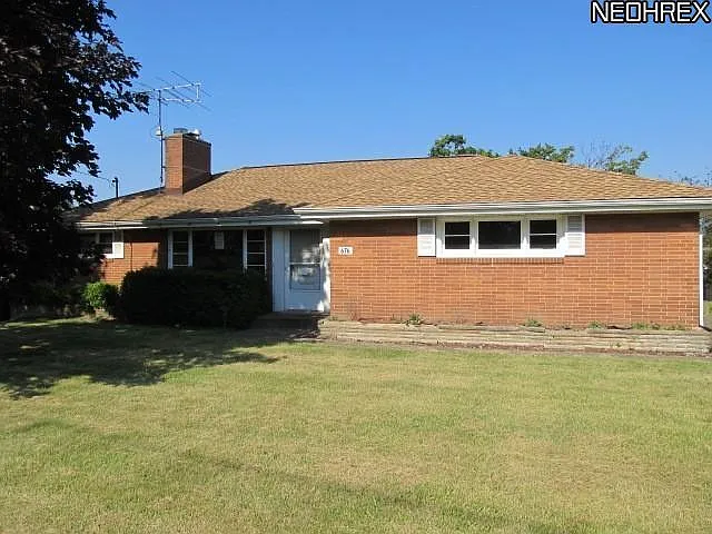 676 Martha Ave photo 1