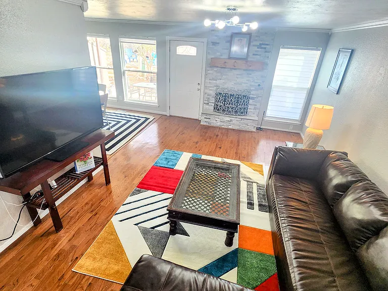 4716 Hemlock Cir — Photo 4