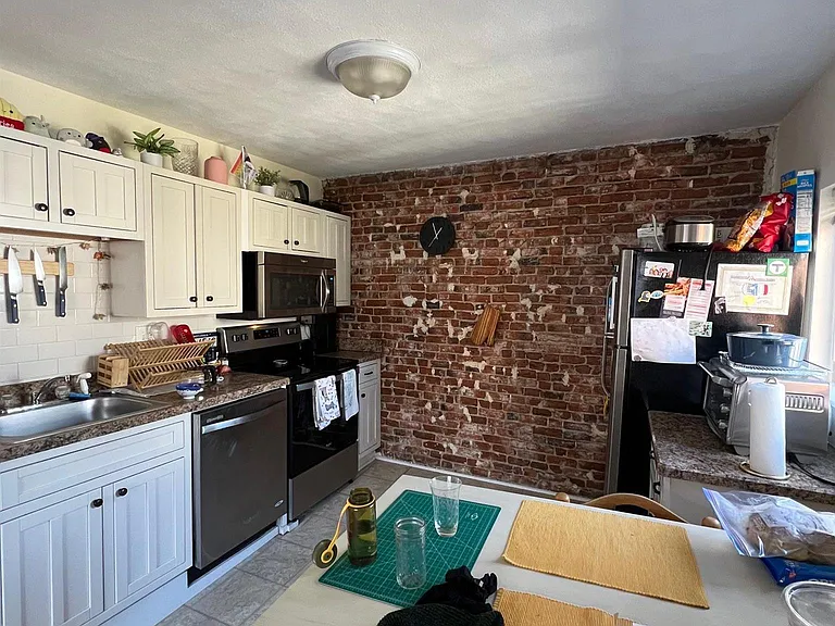 3 Elm St #3 — Photo 1