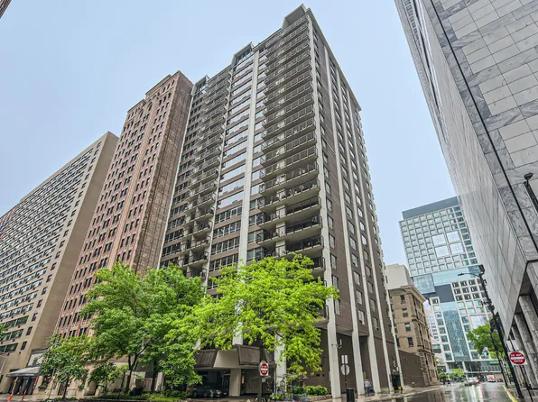 201 E Chestnut St APT 20F, Chicago, IL 60611