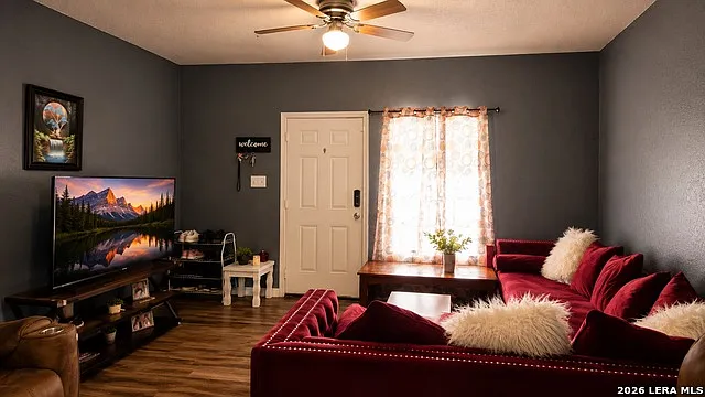 3 bed, 2.0 bath, 1050 sqft, $1,500 — Photo 2