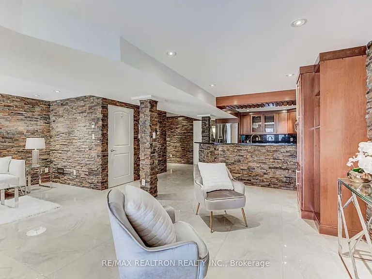47 Summitcrest Dr #LOWER — Photo 4