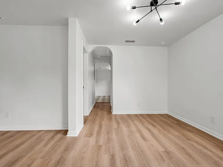 809 Owen Ave — Photo 5