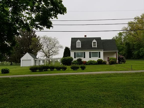 2nd image of 1654 E Laurel Cir
